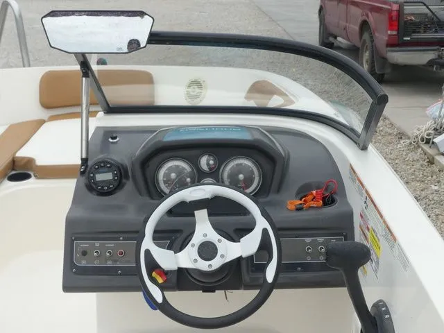 Slide: The Image of Bayliner VR5 Bowrider OB 2019 - 32