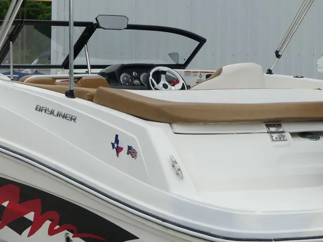 Slide: The Image of Bayliner VR5 Bowrider OB 2019 - 8