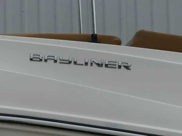 Slide: The Image of Bayliner VR5 Bowrider OB 2019 - 9