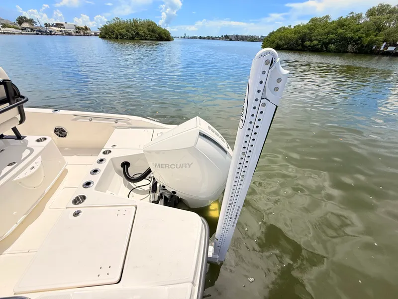 Slide: The Image of Boston Whaler 220 Dauntless 2027 - 19