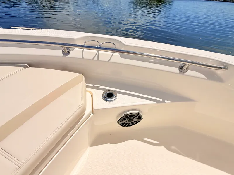Slide: The Image of Boston Whaler 220 Dauntless 2027 - 45