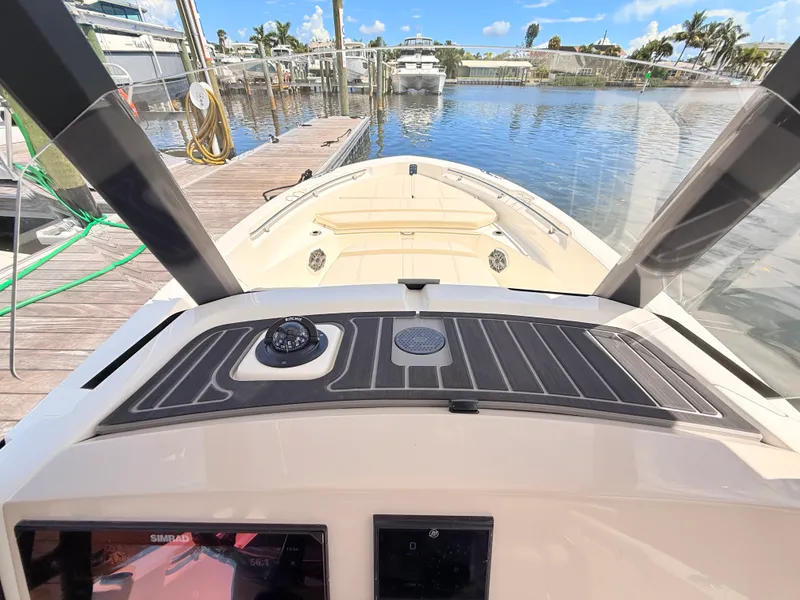 Slide: The Image of Boston Whaler 220 Dauntless 2027 - 46