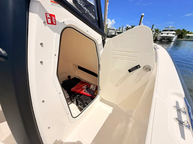 Slide: The Image of Boston Whaler 220 Dauntless 2027 - 35