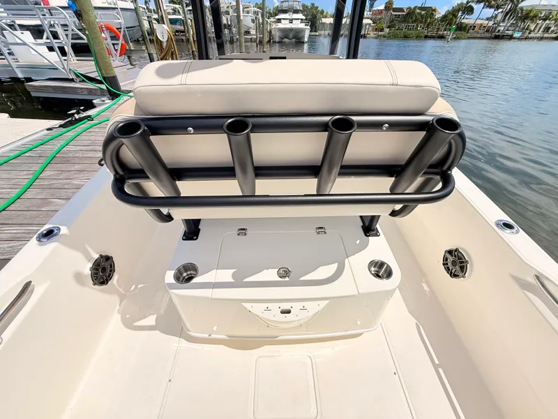 Slide: The Image of Boston Whaler 220 Dauntless 2027 - 22