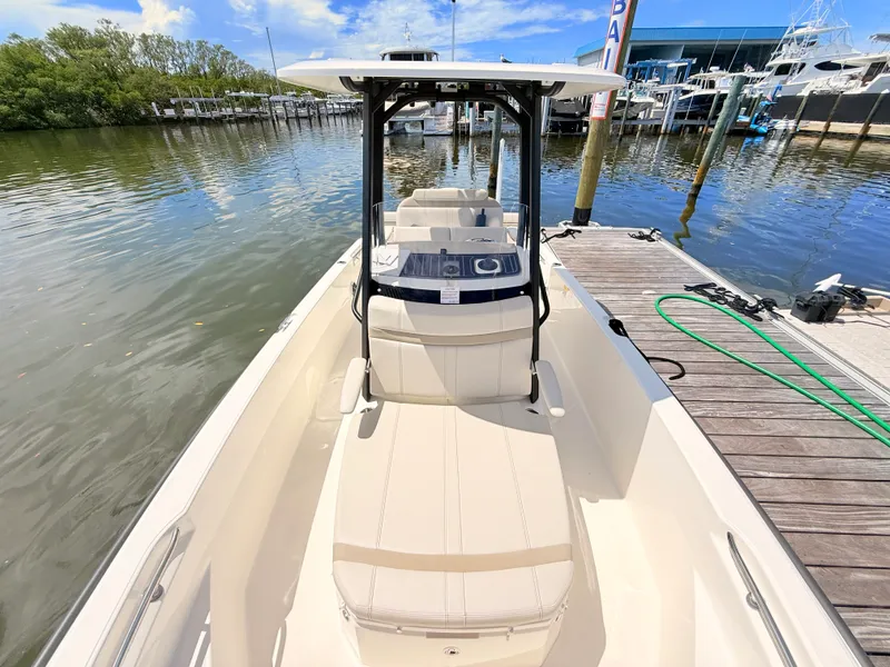 Slide: The Image of Boston Whaler 220 Dauntless 2027 - 38