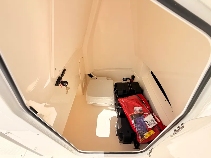 Slide: The Image of Boston Whaler 220 Dauntless 2027 - 36