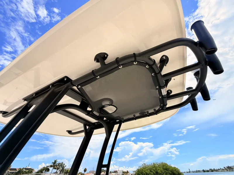 Slide: The Image of Boston Whaler 220 Dauntless 2027 - 32