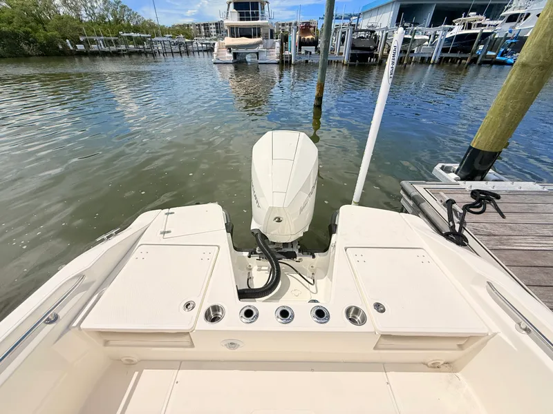 Slide: The Image of Boston Whaler 220 Dauntless 2027 - 18