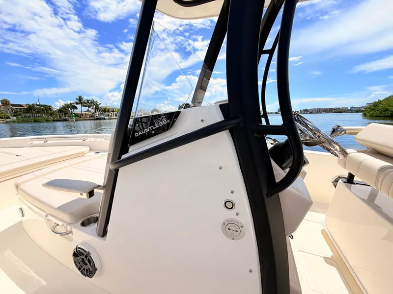 Slide: The Image of Boston Whaler 220 Dauntless 2027 - 33