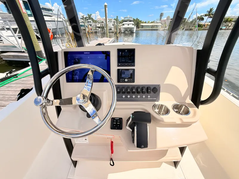 Slide: The Image of Boston Whaler 220 Dauntless 2027 - 30