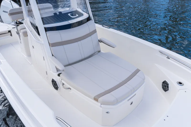 Slide: The Image of Boston Whaler 220 Dauntless 2027 - 37