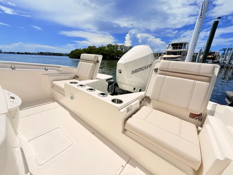 Slide: The Image of Boston Whaler 220 Dauntless 2027 - 21