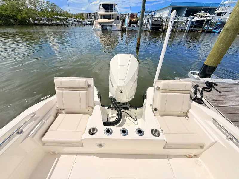 Slide: The Image of Boston Whaler 220 Dauntless 2027 - 20