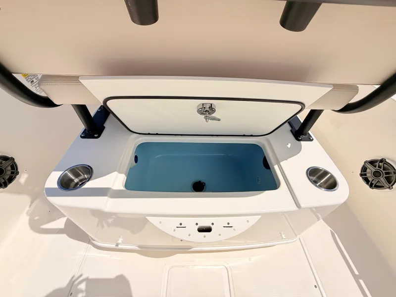 Slide: The Image of Boston Whaler 220 Dauntless 2027 - 24