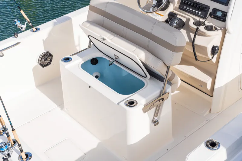 Slide: The Image of Boston Whaler 220 Dauntless 2027 - 40