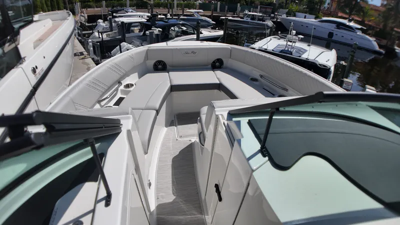 Slide: The Image of Sea Ray SDX 250 Outboard 2027 - 21