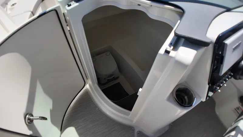 Slide: The Image of Sea Ray SDX 250 Outboard 2027 - 18