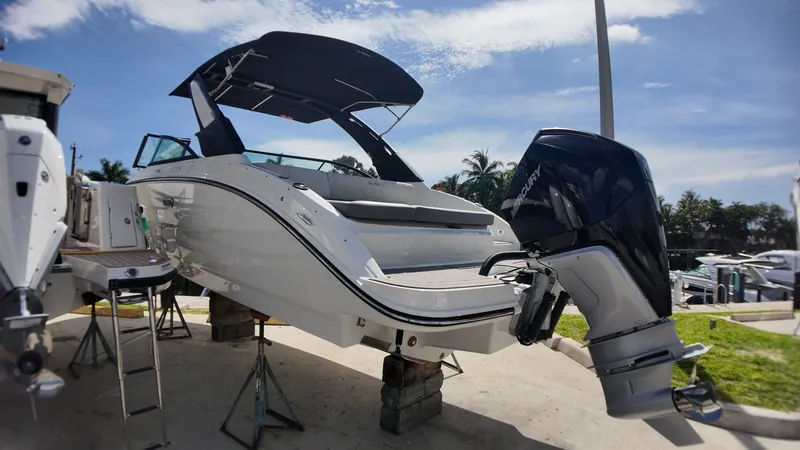 Slide: The Image of Sea Ray SDX 250 Outboard 2027 - 6