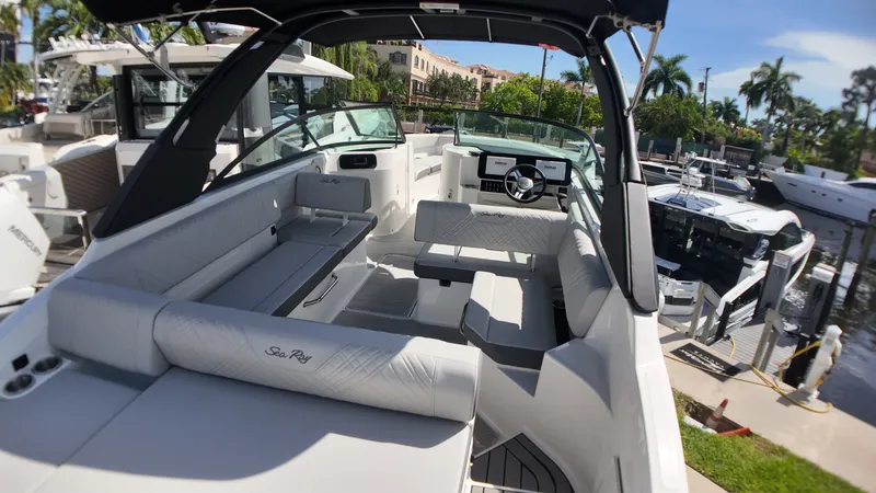 Slide: The Image of Sea Ray SDX 250 Outboard 2027 - 11