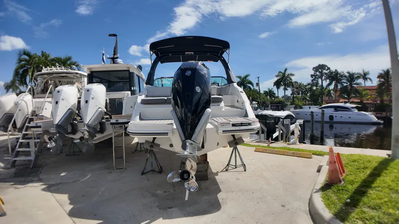 Slide: The Image of Sea Ray SDX 250 Outboard 2027 - 5