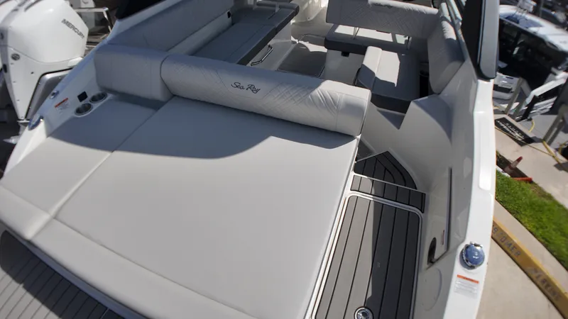 Slide: The Image of Sea Ray SDX 250 Outboard 2027 - 10