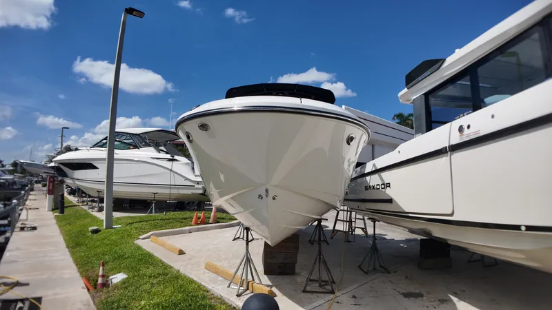 Slide: The Image of Sea Ray SDX 250 Outboard 2027 - 4