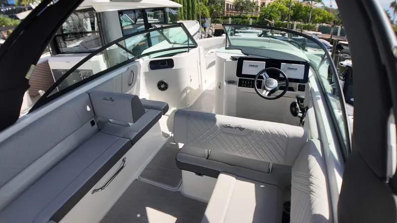Slide: The Image of Sea Ray SDX 250 Outboard 2027 - 13