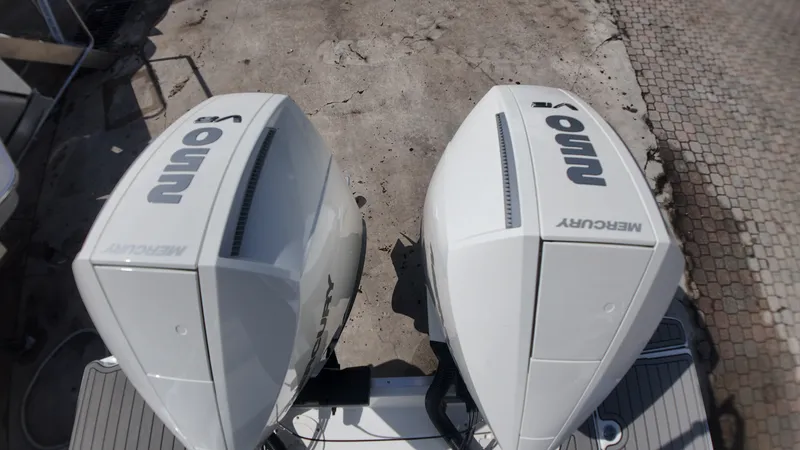 Slide: The Image of Sea Ray SDX 290 Outboard 2027 - 11