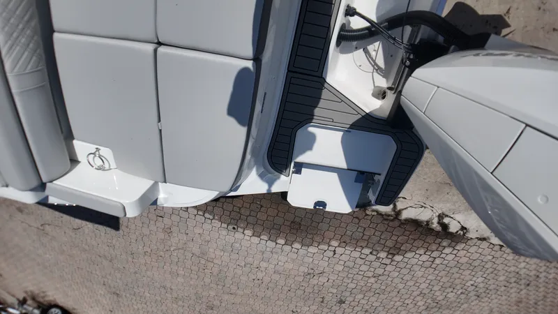 Slide: The Image of Sea Ray SDX 290 Outboard 2027 - 13