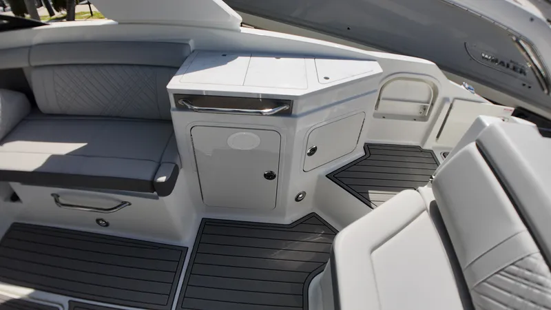 Slide: The Image of Sea Ray SDX 290 Outboard 2027 - 17