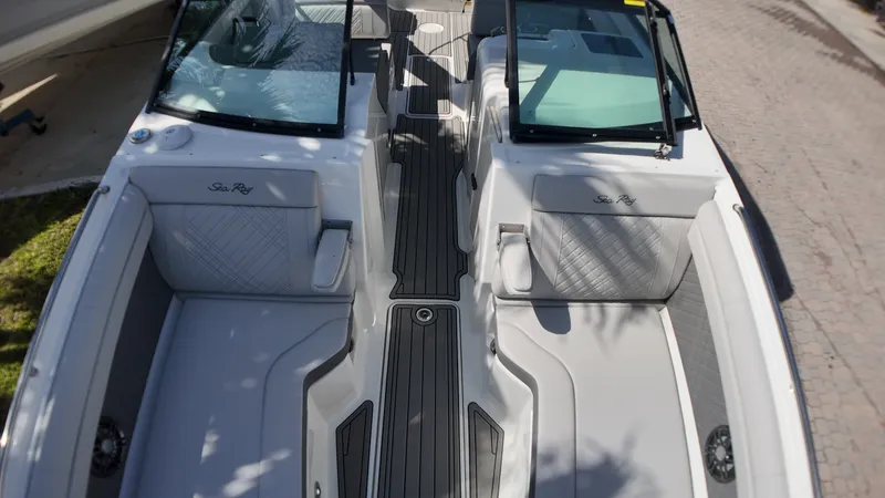 Slide: The Image of Sea Ray SDX 290 Outboard 2027 - 35