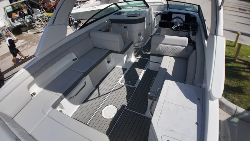Slide: The Image of Sea Ray SDX 290 Outboard 2027 - 16