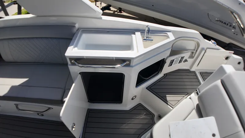 Slide: The Image of Sea Ray SDX 290 Outboard 2027 - 18