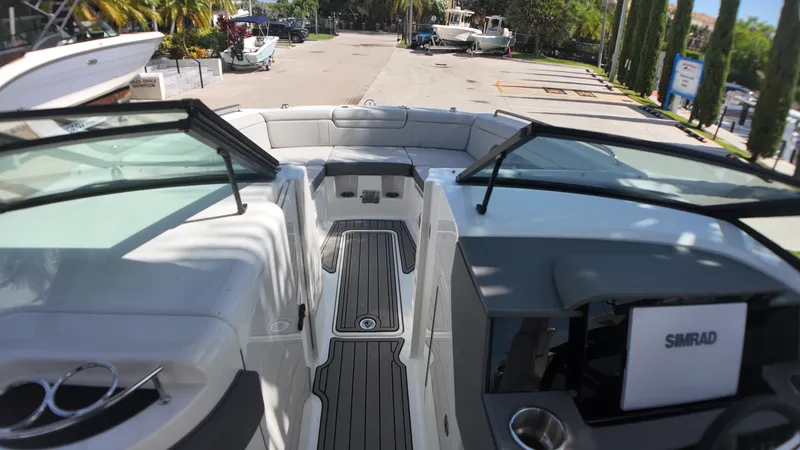 Slide: The Image of Sea Ray SDX 290 Outboard 2027 - 31