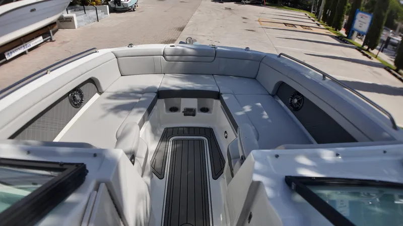 Slide: The Image of Sea Ray SDX 290 Outboard 2027 - 32