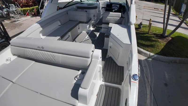 Slide: The Image of Sea Ray SDX 290 Outboard 2027 - 15
