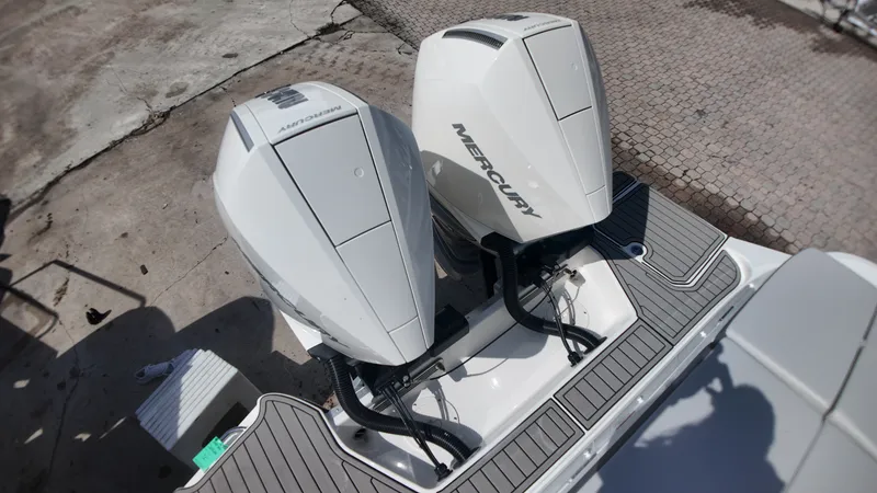 Slide: The Image of Sea Ray SDX 290 Outboard 2027 - 10
