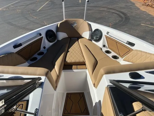 Slide: The Image of Tigé Z3 2024 - 11