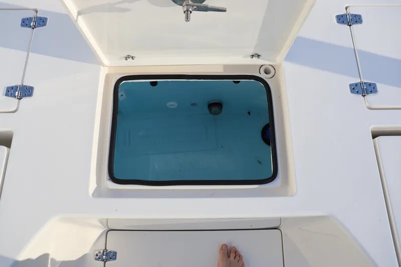 Slide: The Image of 2024 Pathfinder 2500 Hybrid boat livewell with open lid. - 22