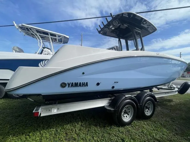 Slide: The Image of 2024 Yamaha Boats 252SD, rear view, luxury seating, white and brown design. - 3
