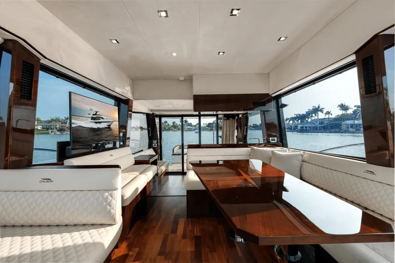 Slide: The Image of Galeon 500 Fly 2021 - 30