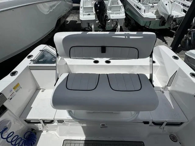 Slide: The Image of Yamaha 220 FSH Sport 2024 - 11