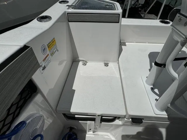 Slide: The Image of Yamaha 220 FSH Sport 2024 - 12