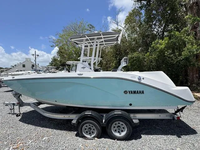 Slide: The Image of 2024 Yamaha Boats 222 FSH Sport on trailer, side view, outdoors. - 19