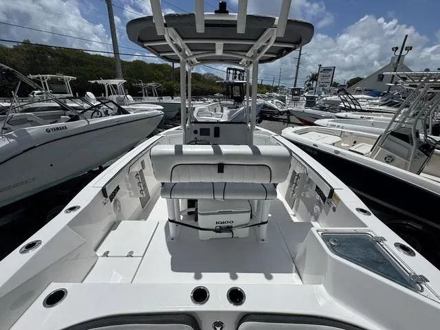 Slide: The Image of 2024 Yamaha Boats 222 FSH Sport, sleek white deck, spacious seating, modern design. - 22
