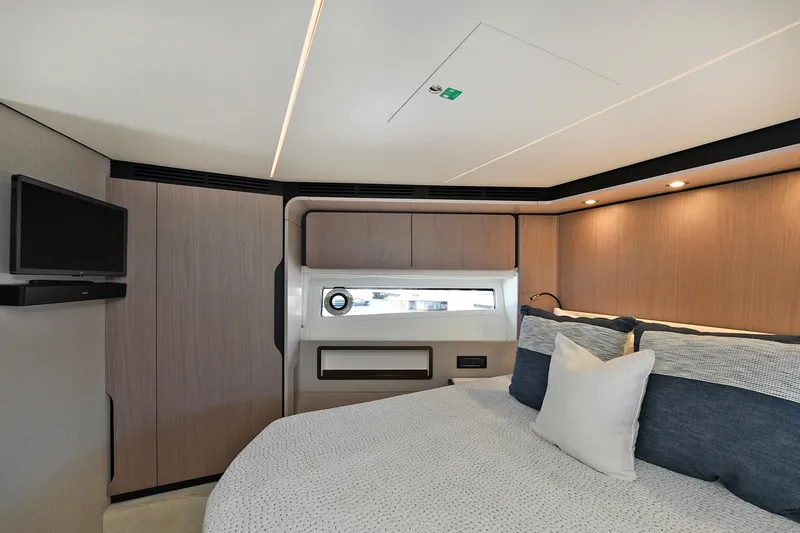 Slide: The Image of Azimut 72 FLY 2022 - 109