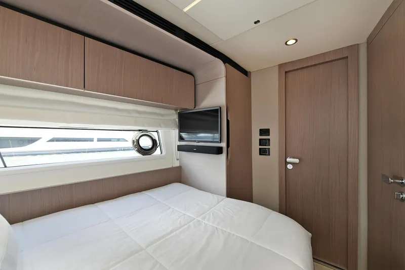 Slide: The Image of Azimut 72 FLY 2022 - 115