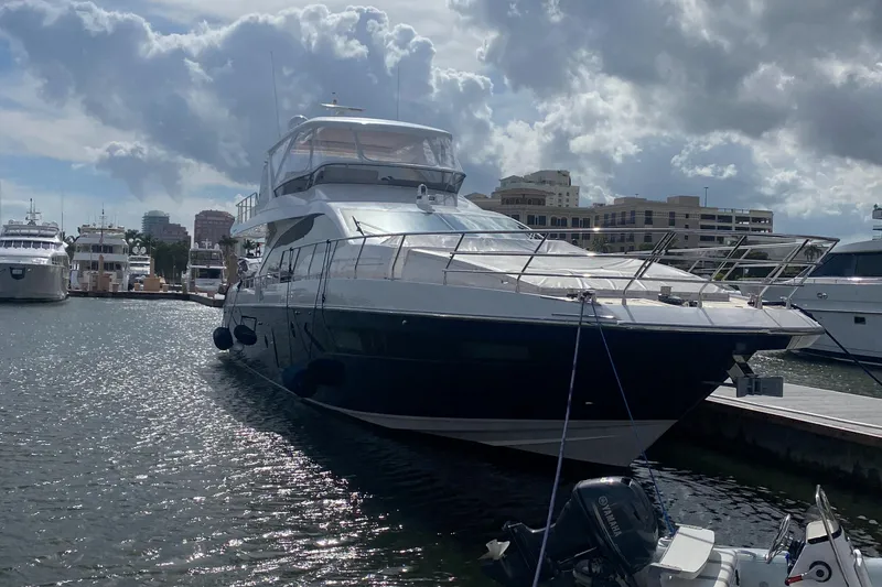 Slide: The Image of Azimut 72 FLY 2022 - 124