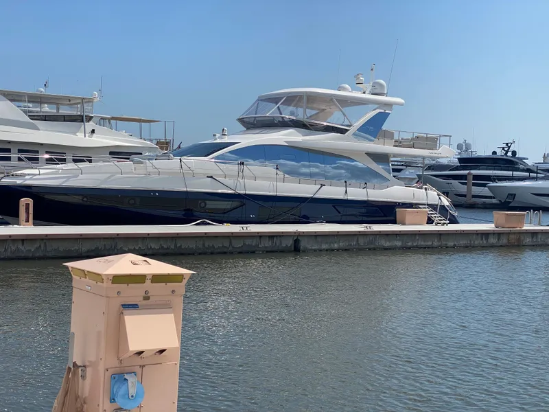 Slide: The Image of Azimut 72 FLY 2022 - 127