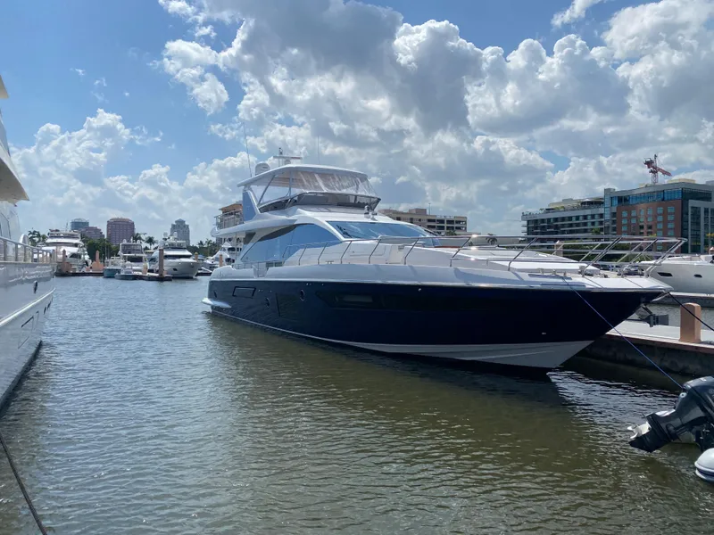 Slide: The Image of Azimut 72 FLY 2022 - 128